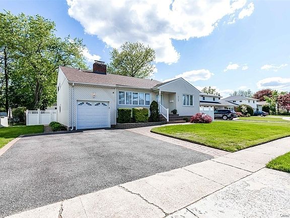 2nd image of 2742 Beatrice Ln