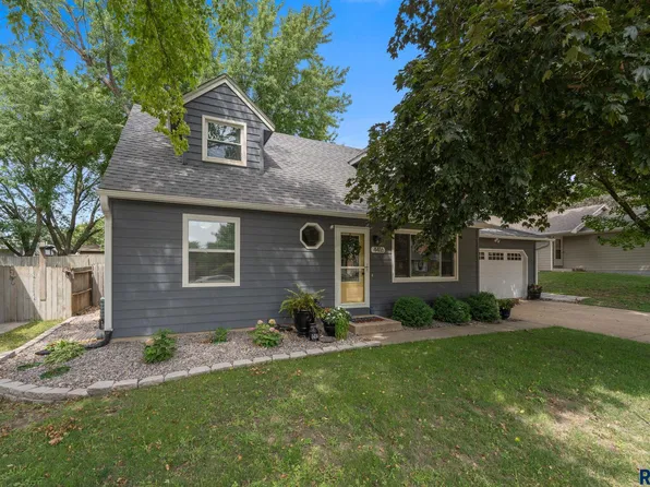 4416 E Oak St, Sioux Falls, SD 57103