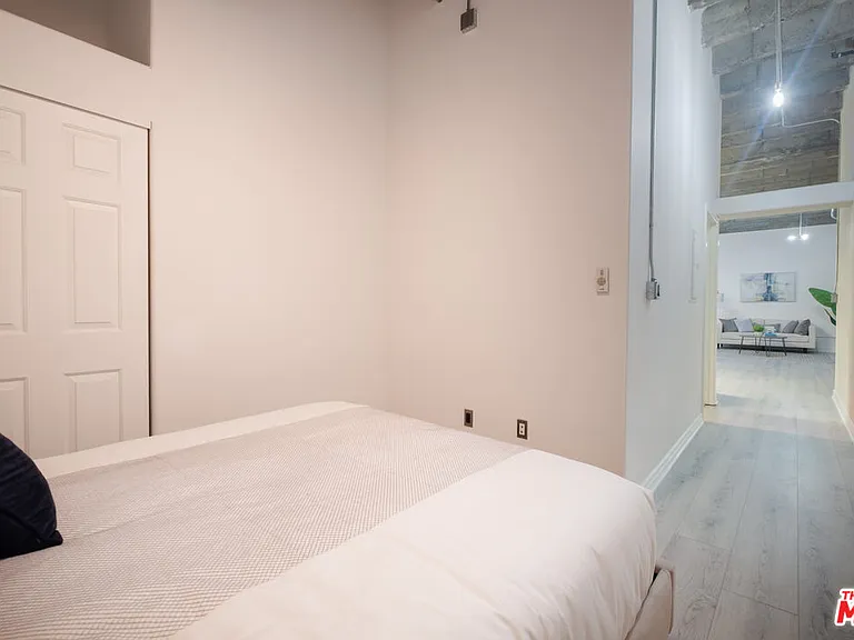 312 W 5th St #606 — Photo 15