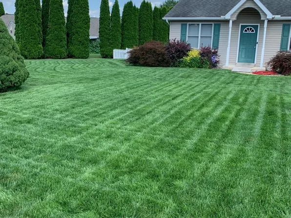 232 Hedge Row Dr, Chambersburg, PA 17202