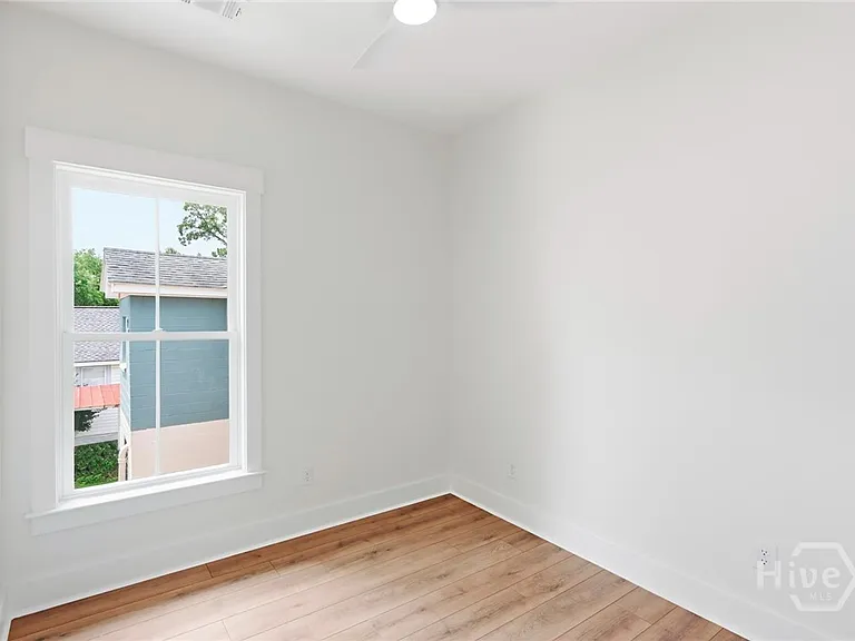 1314 E 38th St — Photo 36