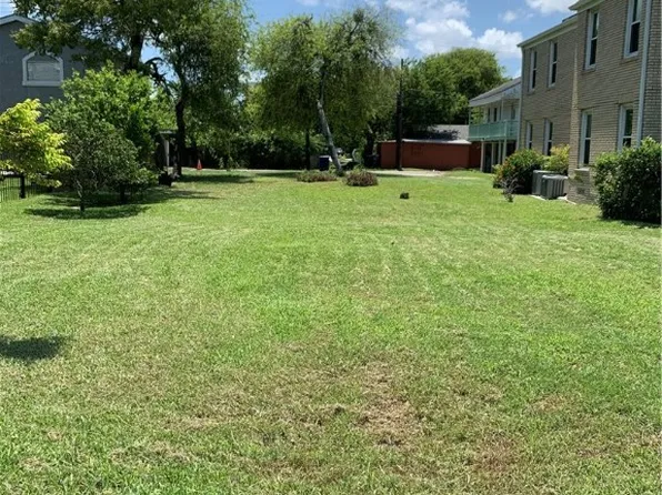 1121 Ocean Dr, Corpus Christi, TX 78404