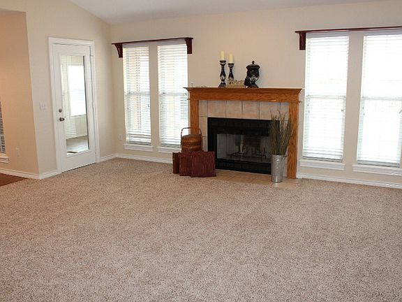 3rd image of 24 NW Valleybrook Dr