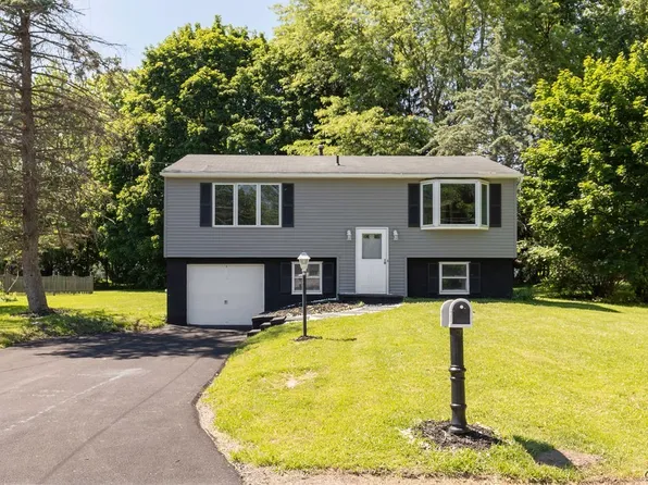 104 Finwood Dr, Baldwinsville, NY 13027