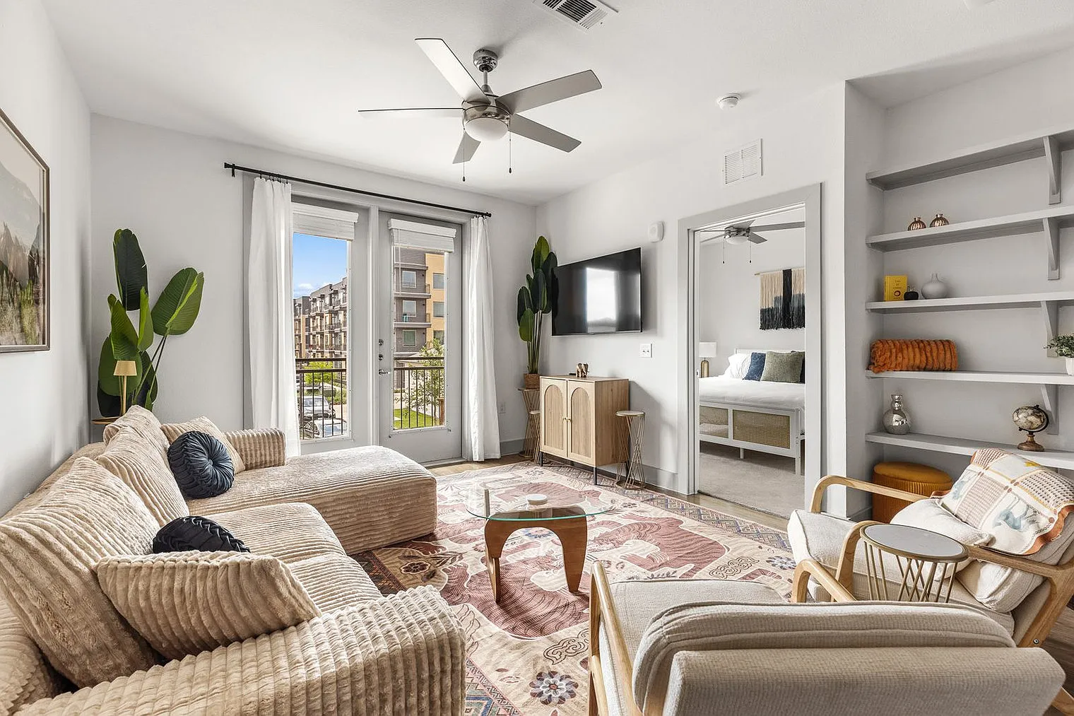 1 bed, 1.0 bath, 893 sqft, $2,970 — Photo 3