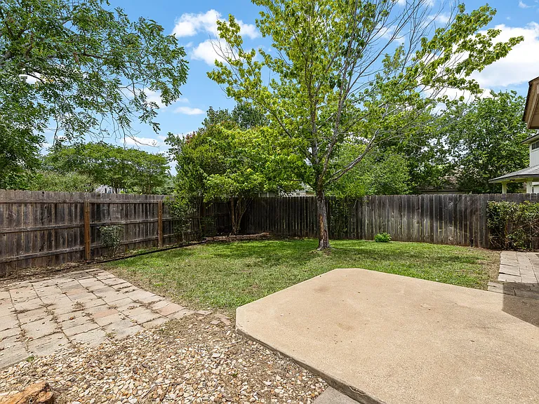 903 Luke Ln — Photo 37