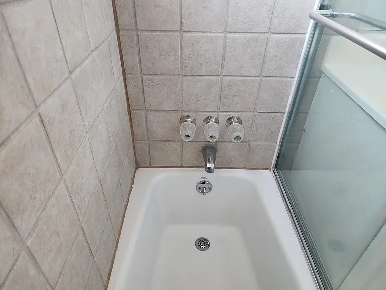 1025 Idaho Ave #9 — Photo 16