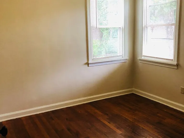 7010 Miami Ave — Photo 11