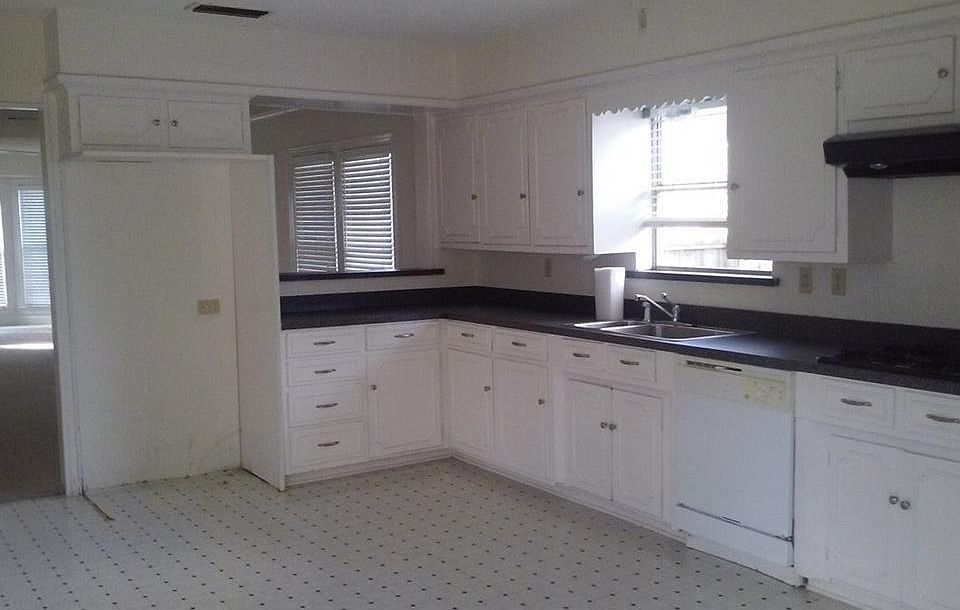 1st image of 510 W Davis St
