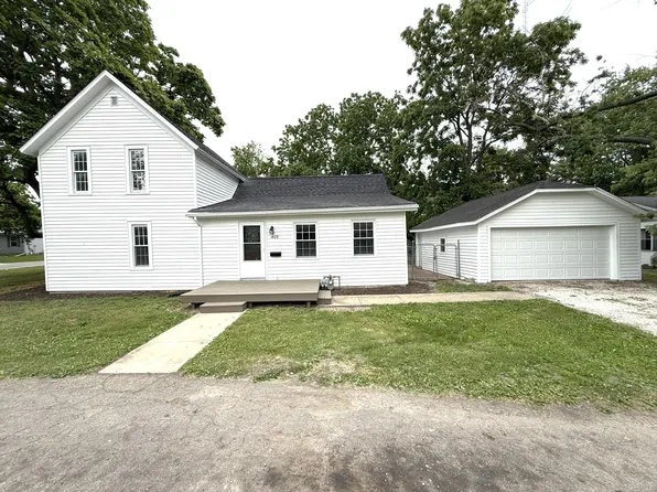 409 E Chestnut St, Paxton, IL 60957
