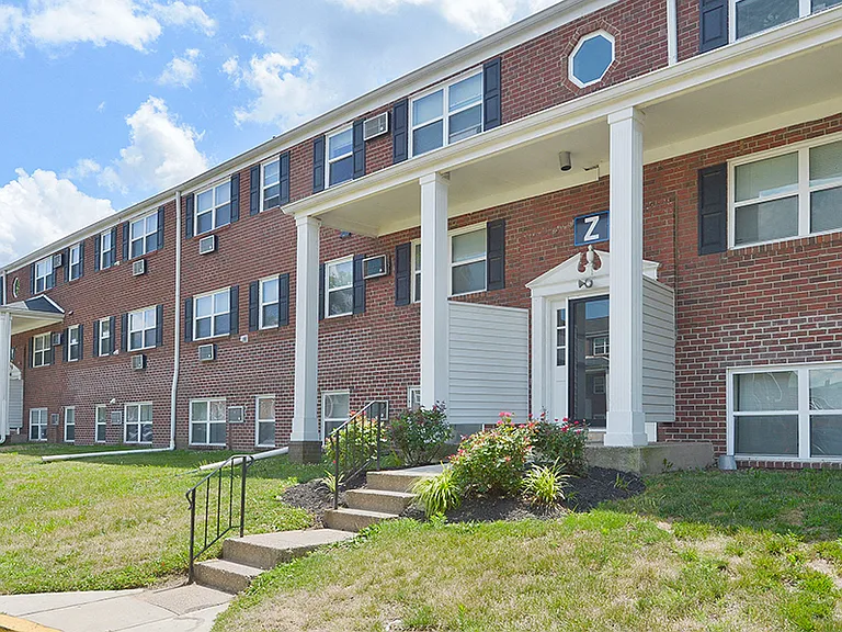 Hyde Park Apartment Homes — Photo 26