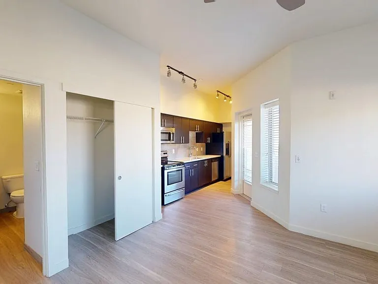 Platinum Apartments — Photo 11