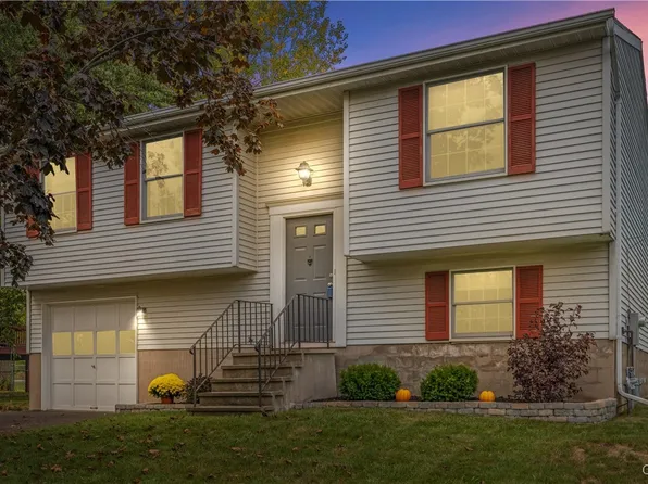 8137 Mesa Ln, Liverpool, NY 13090