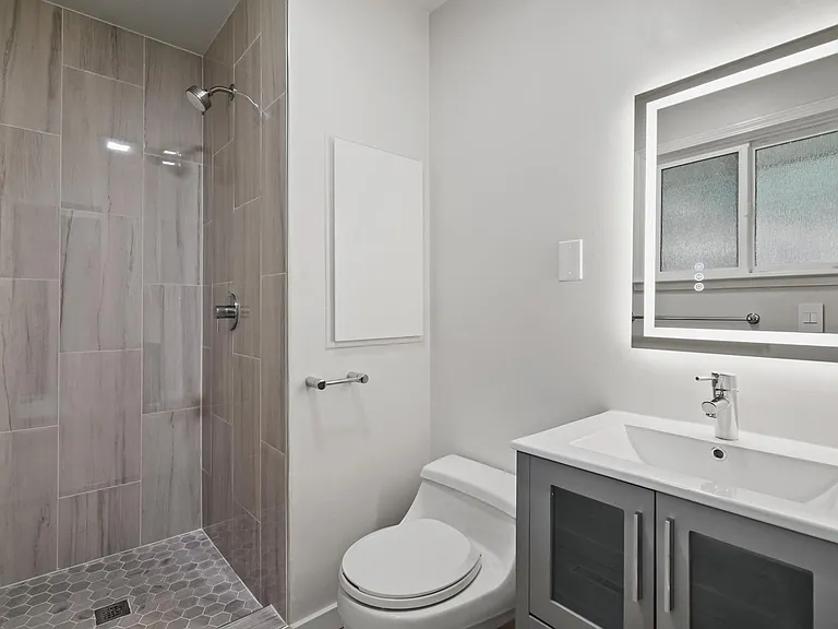 2611 Ponce Ave — Photo 21