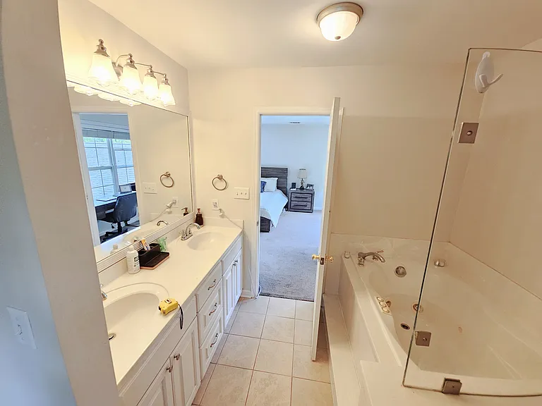 Master bath 2nd flr, another view. Jetted bath is to the right.