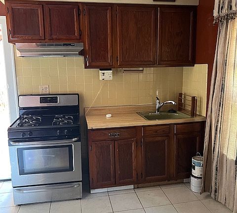 2nd image of 972 Stevenson Rd #4
