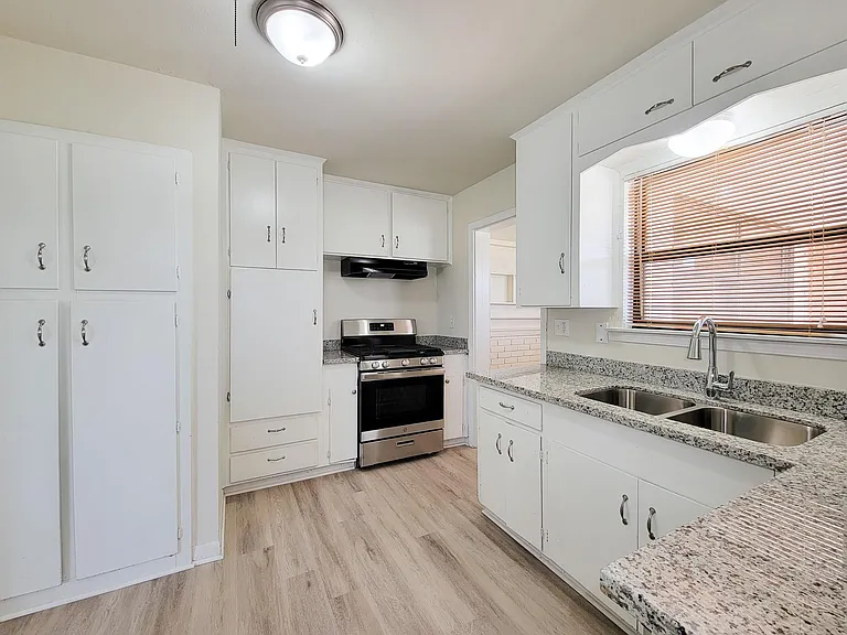 133 S Yaupon St — Photo 2