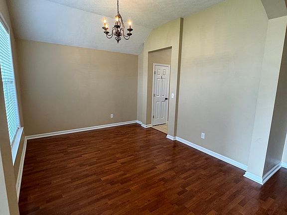 3rd image of 413 Glenmede Ln