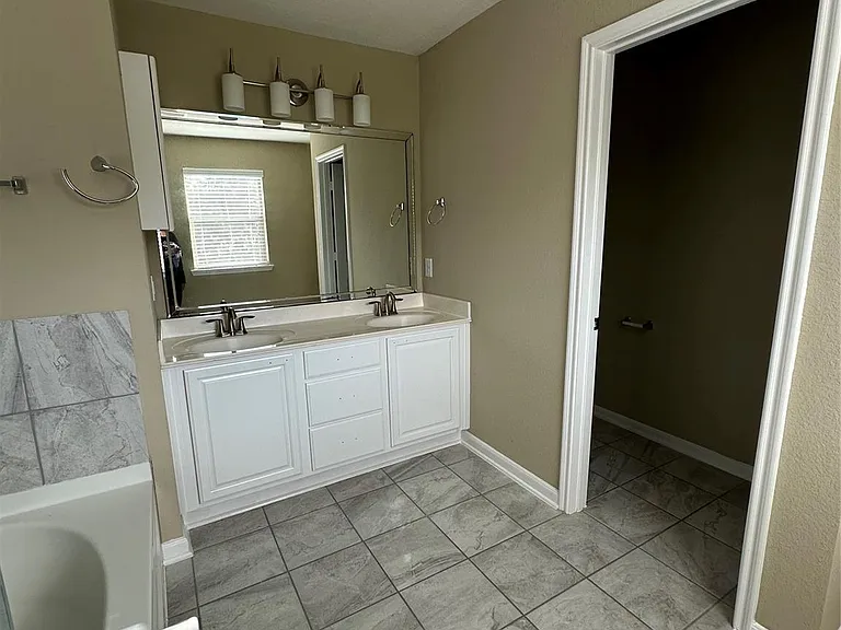 2606 Riverhollow Ln — Photo 16