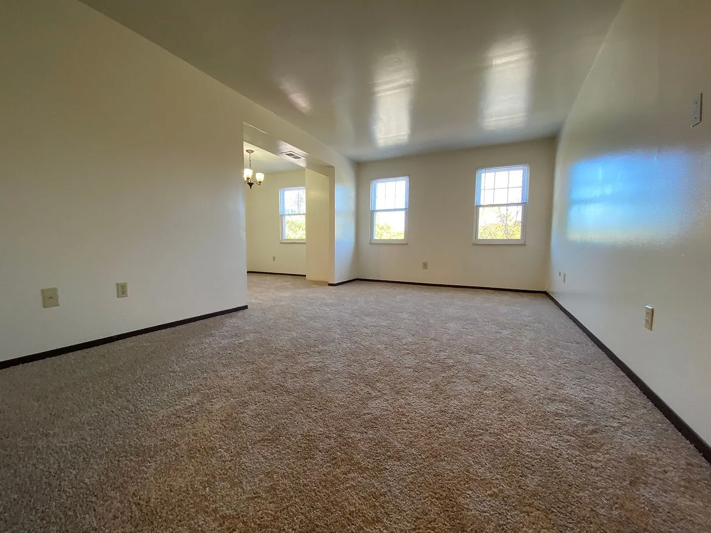 North Hills 2 BR Apartment! Perfect Location - Close to Parks, Schools & Entertainment! — Photo 3