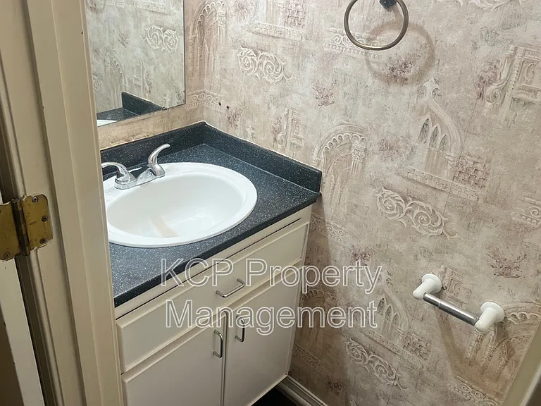 2820 S O St — Photo 7