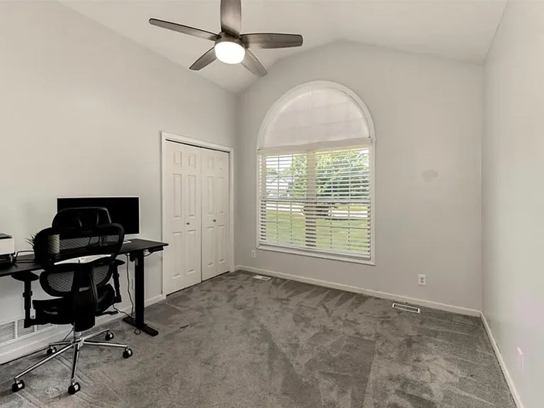 571 Hithergreen Dr — Photo 15