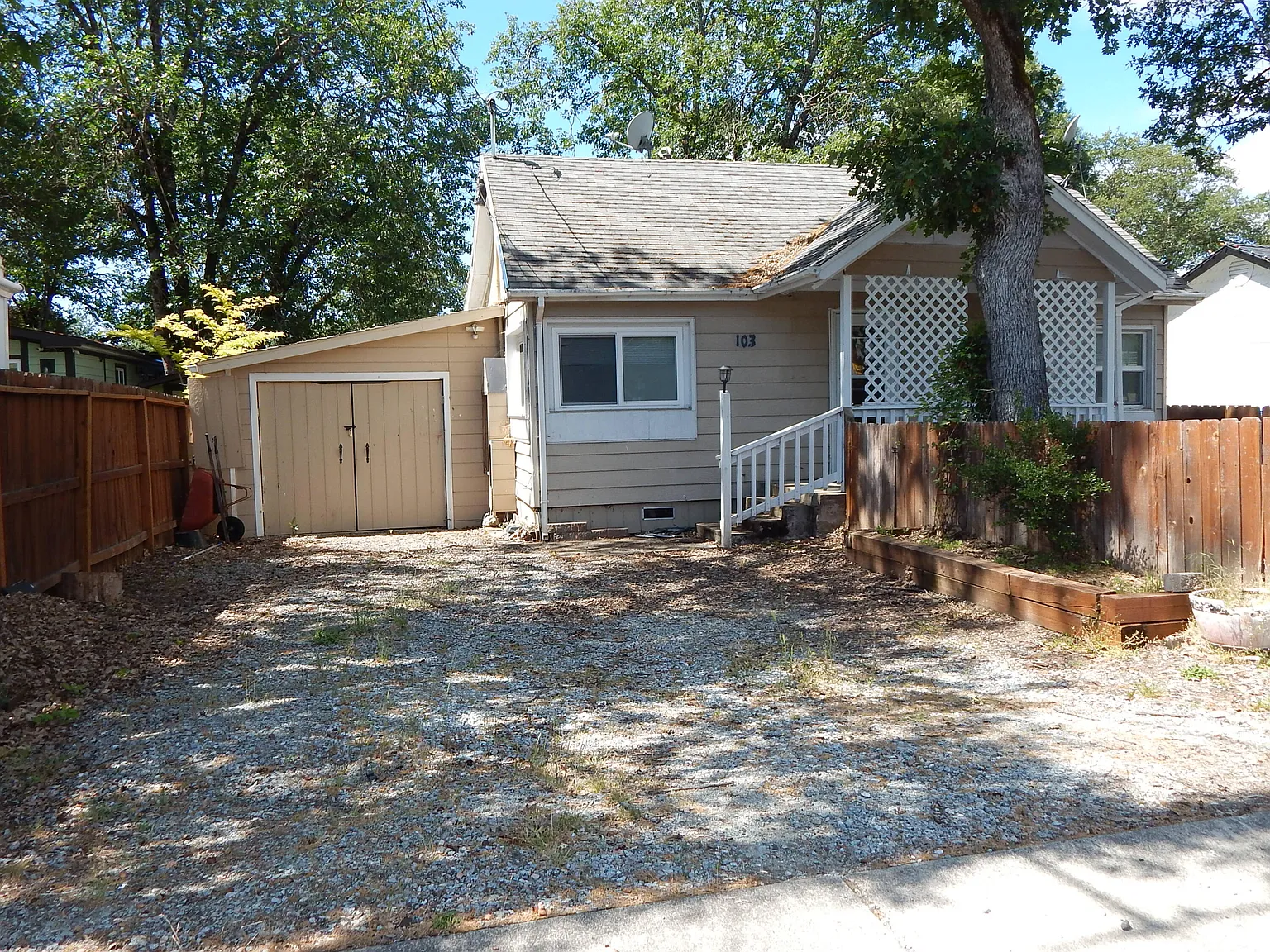 103 Cedar St photo 1