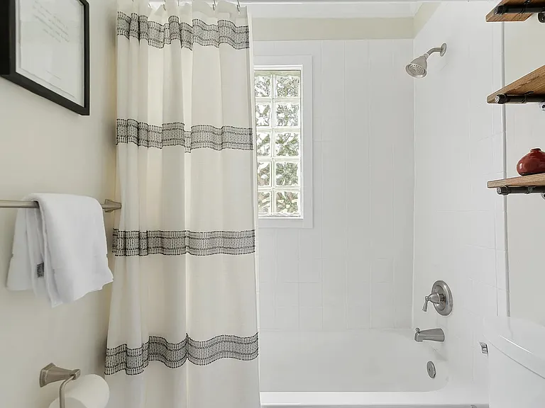 4624 Oakwood Ave #A — Photo 11