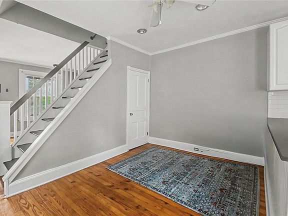 3rd image of 350 Dupont St