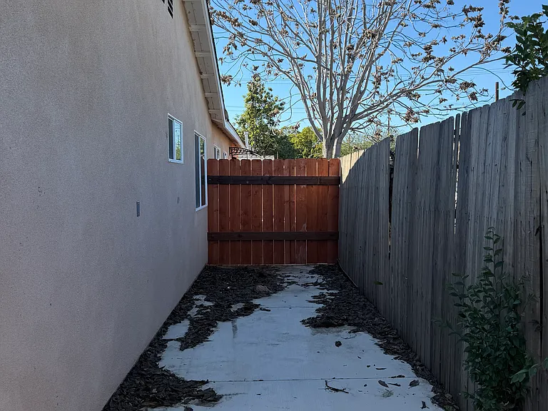 732 S San Antonio Ave — Photo 10