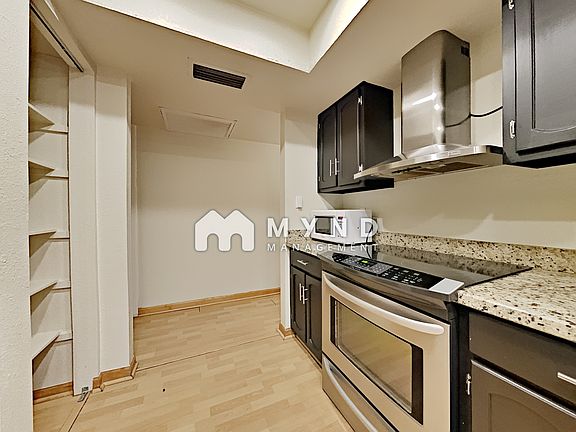 4th image of 1554 W Jacinto Ave