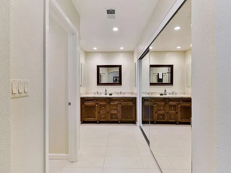 923 Whitehall Ln — Photo 6