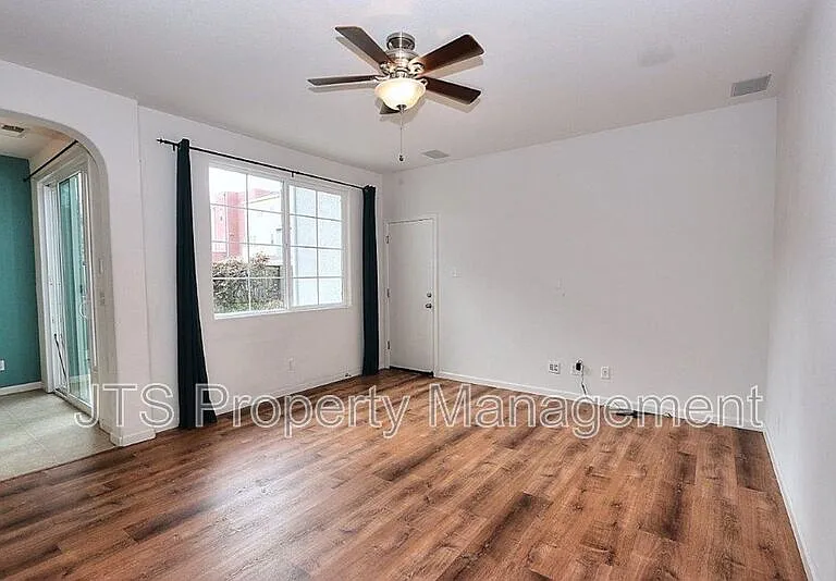 10921 Oakham Dr — Photo 8