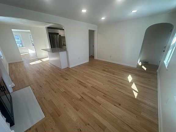 3rd image of 23 Cheney St