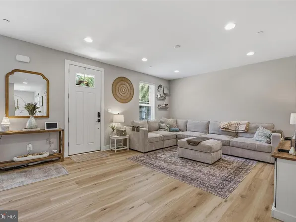 209 Pennsylvania Ave, Pasadena, MD 21122