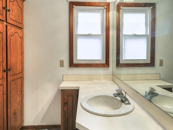 5th image of 14916 Normandy Blvd