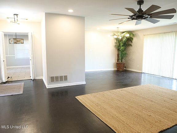 3rd image of 1121 Rose Cir