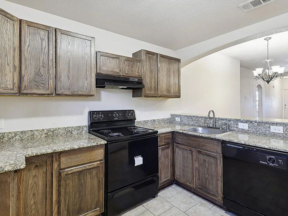 5th image of 3404 Colonial Dr
