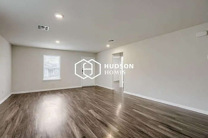 1001 S Terrace St — Photo 3