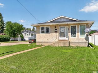 980 Brown St, Moose Jaw, SK S6H2Z2