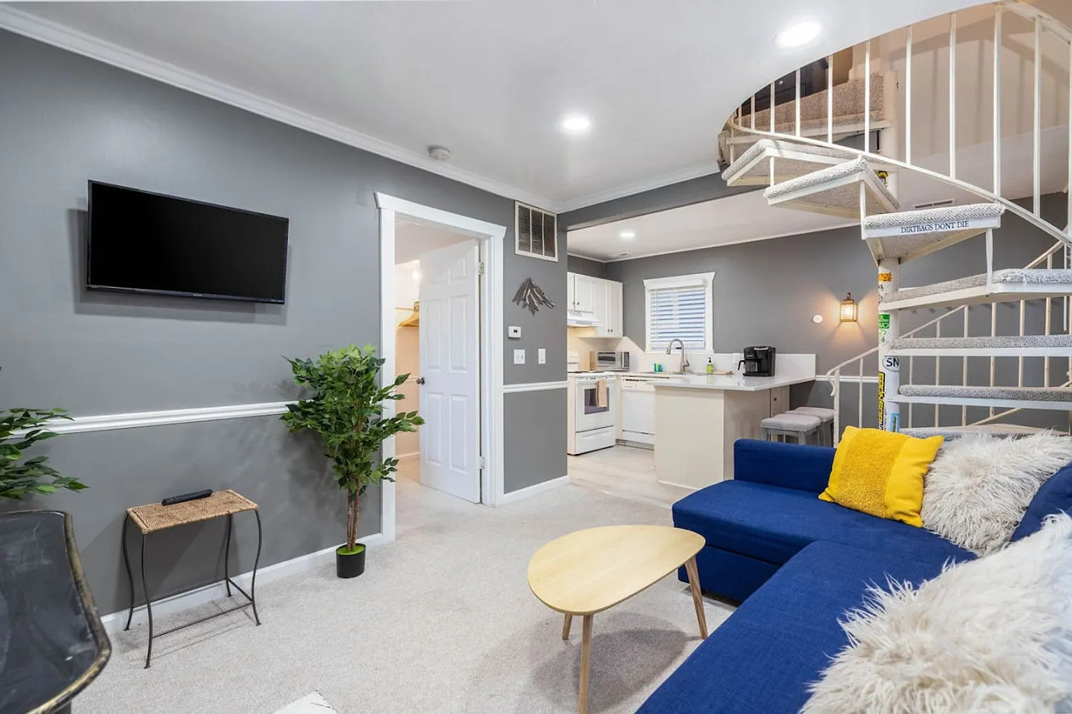 2 bed, 2.0 bath, 1076 sqft, $2,410 — Photo 2