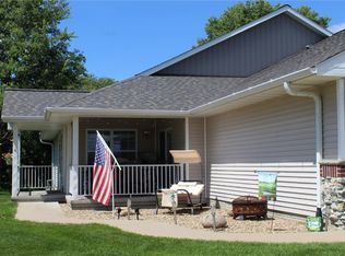 1331 Crescent View Dr NE, Cedar Rapids, IA 52402