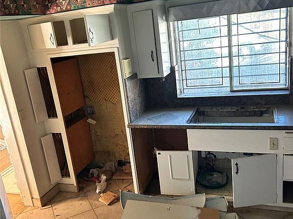 3rd image of 20572 Rancherias Rd