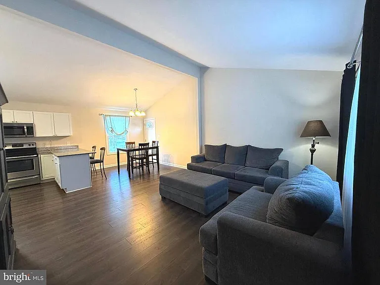 1238 Lakeview Pkwy — Photo 5
