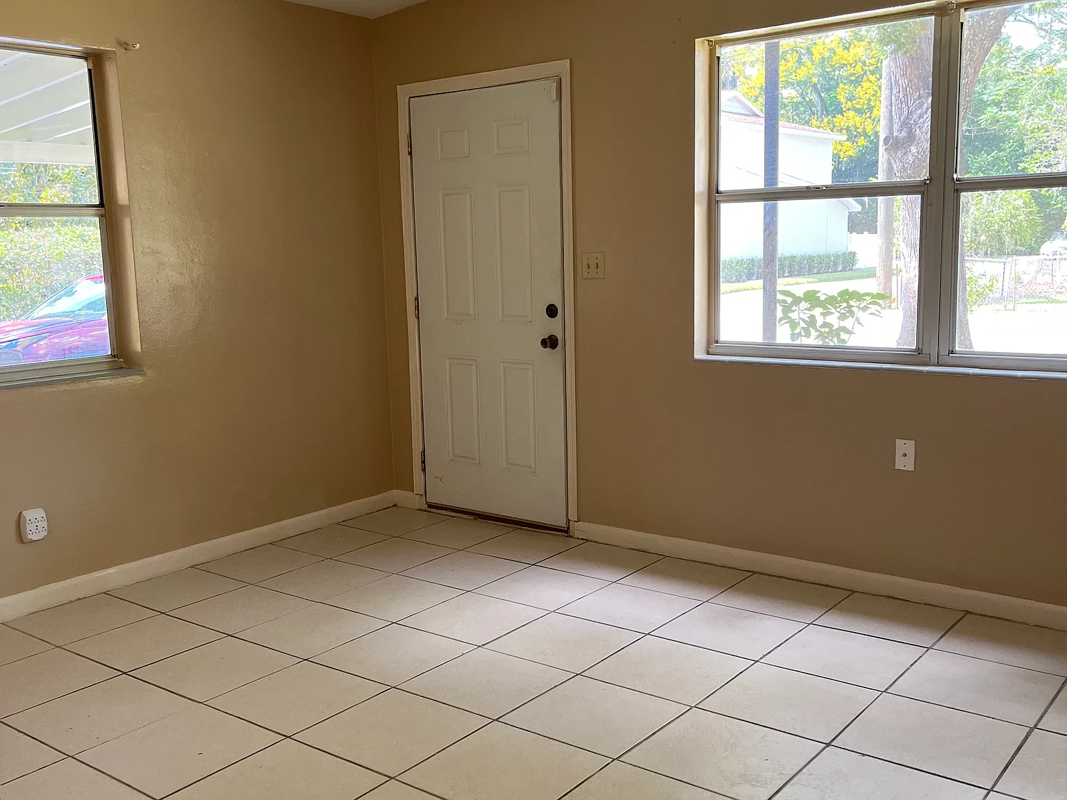 2 bed, 900 sqft, $1,299 — Photo 2
