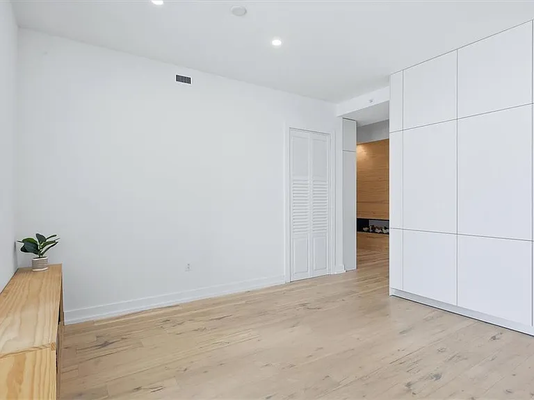 111 S Pineapple Ave #1103 — Photo 32