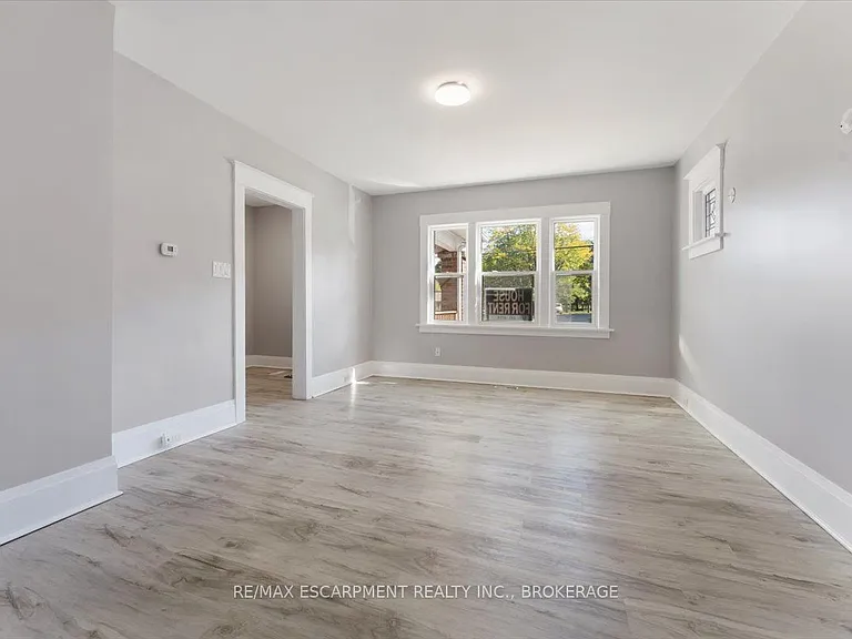 3 Carleton St S #MAIN — Photo 6