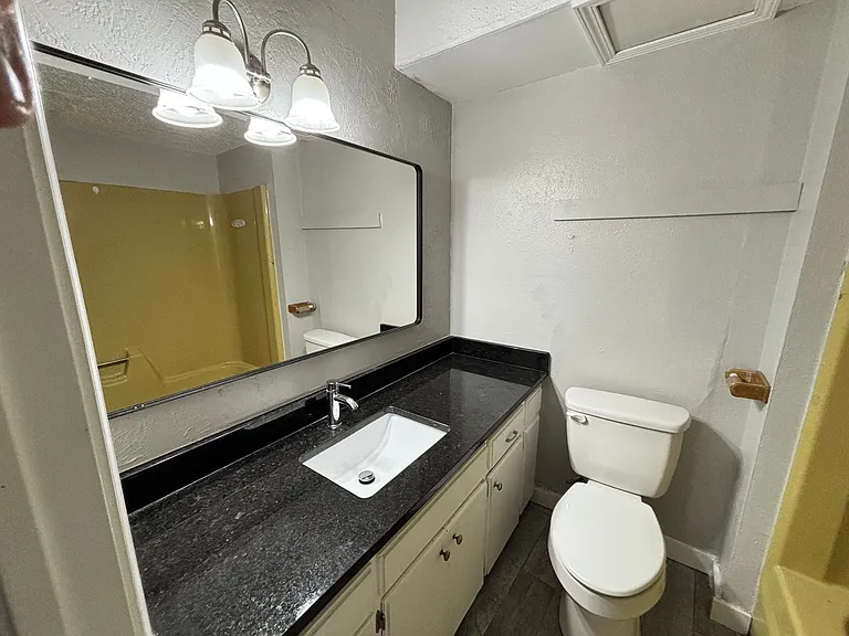 320 E Edwards St #12 — Photo 10
