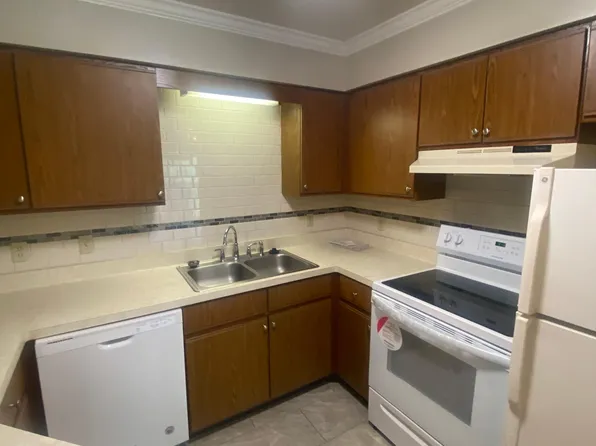 W194N16510 Eagle Dr, Jackson, WI