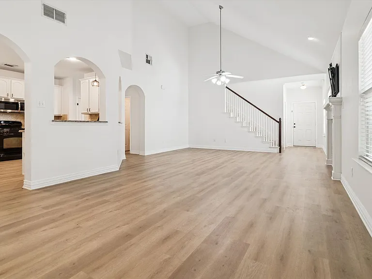 1116 Charleston Ln — Photo 5